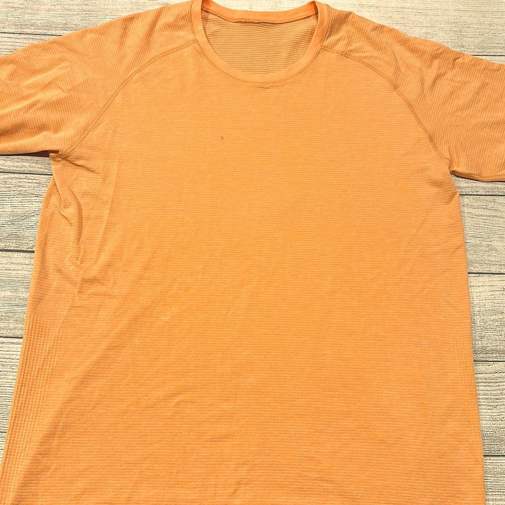 🍋Men’s Lululemon short sleeve tee size XXL orange🍋 *flaw*